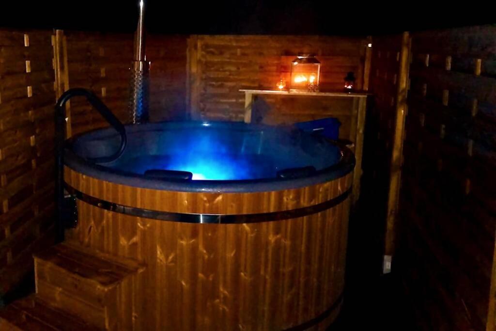 Ruhig Gelegene, Top Moderne Ferienwohnung - Hot Tub Und Sauna Gegen Aufpreis Neuhaus an Der Eger المظهر الخارجي الصورة