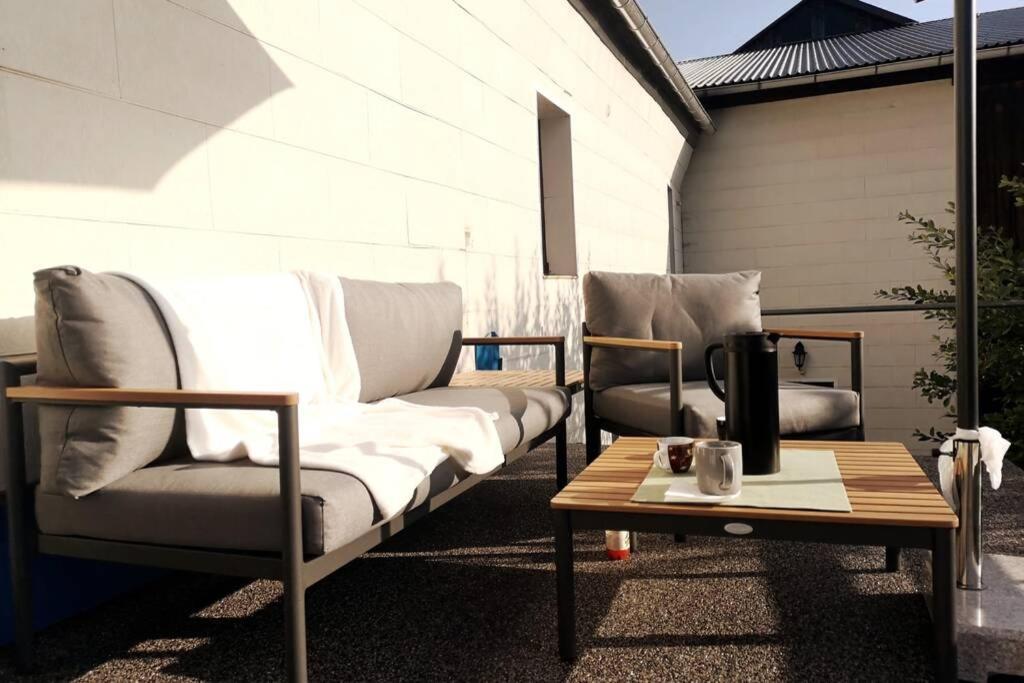 Ruhig Gelegene, Top Moderne Ferienwohnung - Hot Tub Und Sauna Gegen Aufpreis Neuhaus an Der Eger المظهر الخارجي الصورة
