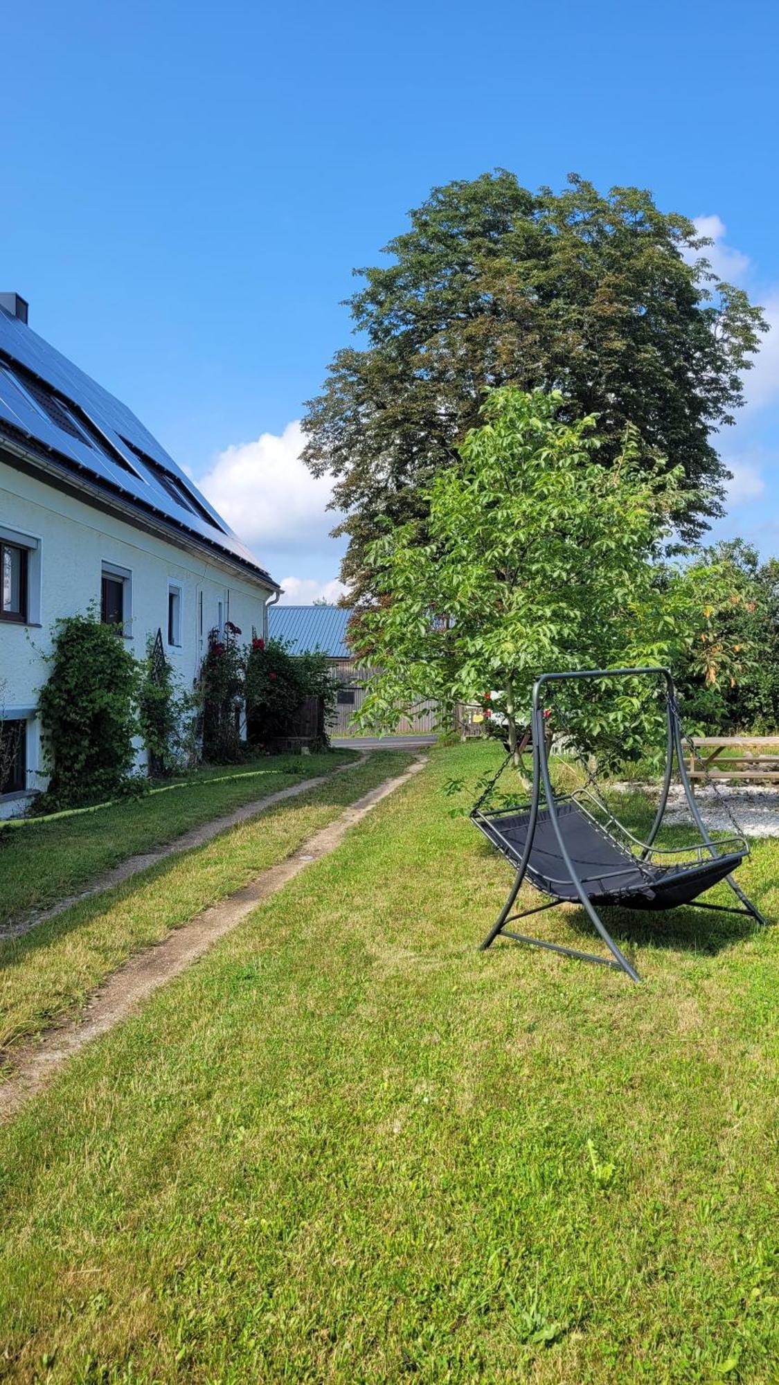 Ruhig Gelegene, Top Moderne Ferienwohnung - Hot Tub Und Sauna Gegen Aufpreis Neuhaus an Der Eger المظهر الخارجي الصورة
