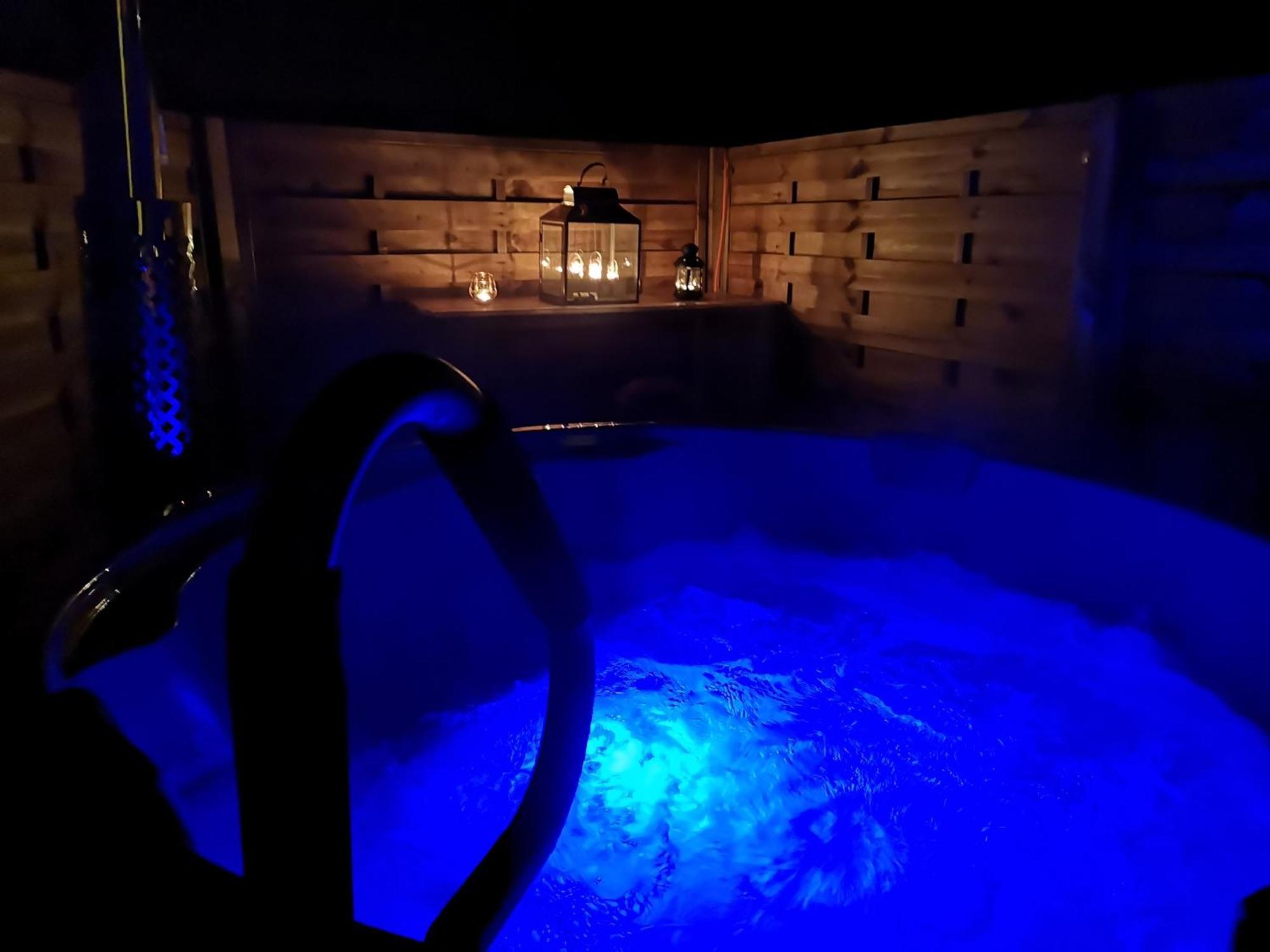 Ruhig Gelegene, Top Moderne Ferienwohnung - Hot Tub Und Sauna Gegen Aufpreis Neuhaus an Der Eger المظهر الخارجي الصورة